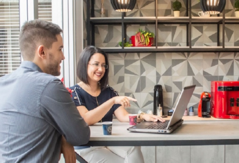 conversa de trabalho no coworking br.offices