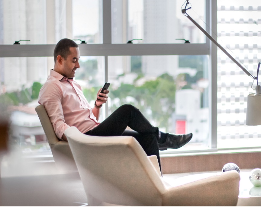 espaço de lounge do coworking