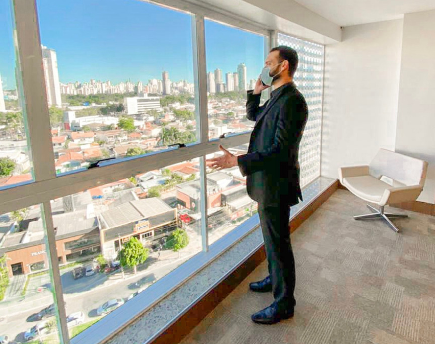 Vista do lounge no br.offices Goiânia