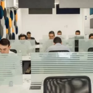 coworking broffices pessoas trabalhando