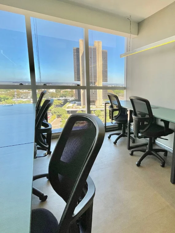 coworking do br.offices com mesas e cadeiras