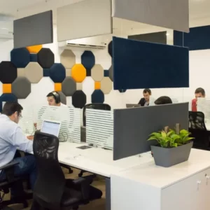 coworking com pessoas trabalhando